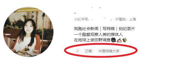 韦东奕的办公室很是简短,桌上摆着塑料袋,矿泉水瓶一个月才换