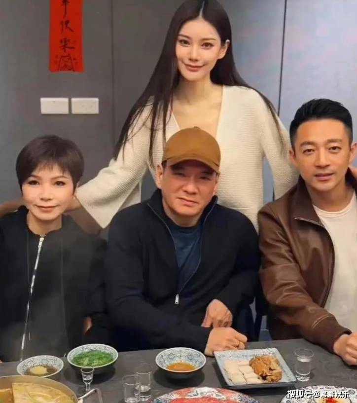 马筱梅姆妈给玥儿煲鸡汤,管制她活命起居,玥儿冉冉脱离大S家东说念主
