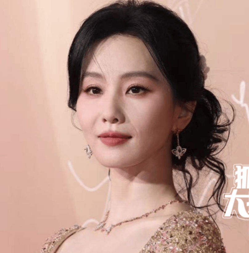 COSMO红毯高清生图:刘诗诗法令纹遮盖不了,姚晨面色憔悴疲惫
