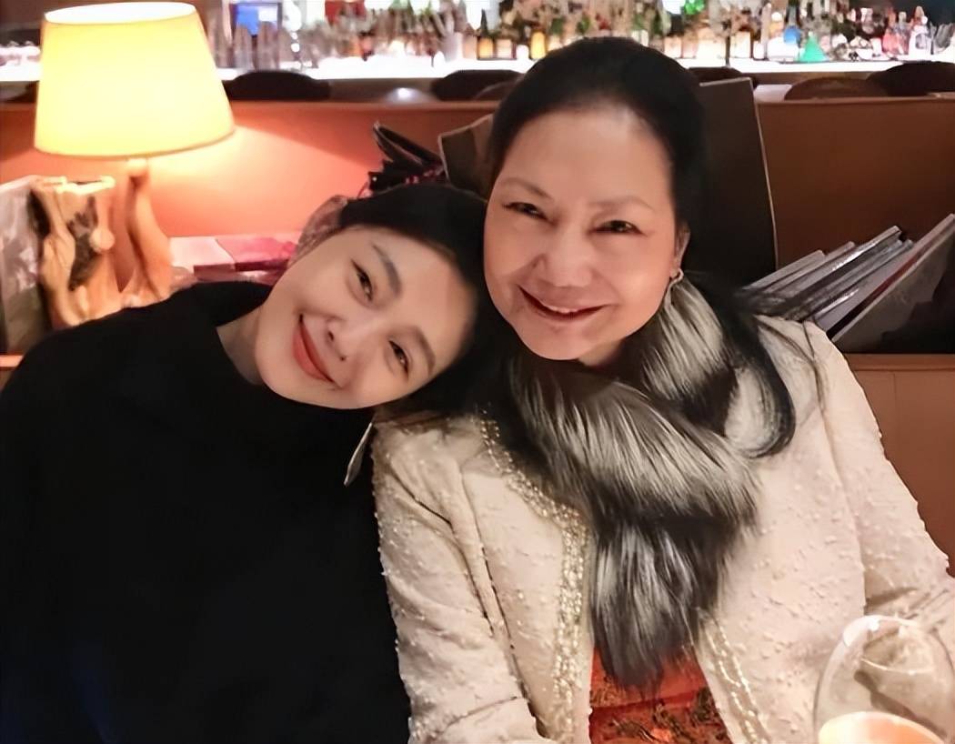 S妈又发文求说好话,不去看外孙反在意舆论,和马筱梅妈妈差距大