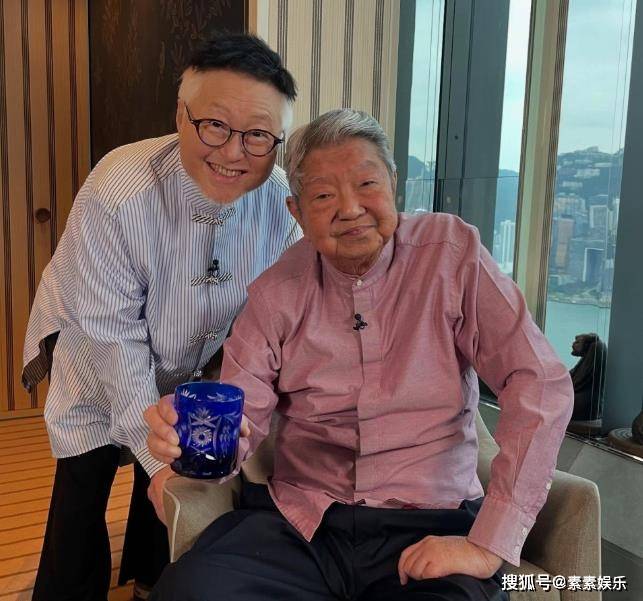 蔡澜终末出面照曝光：脸部和脚如故浮肿，在公寓里和一又友碰面