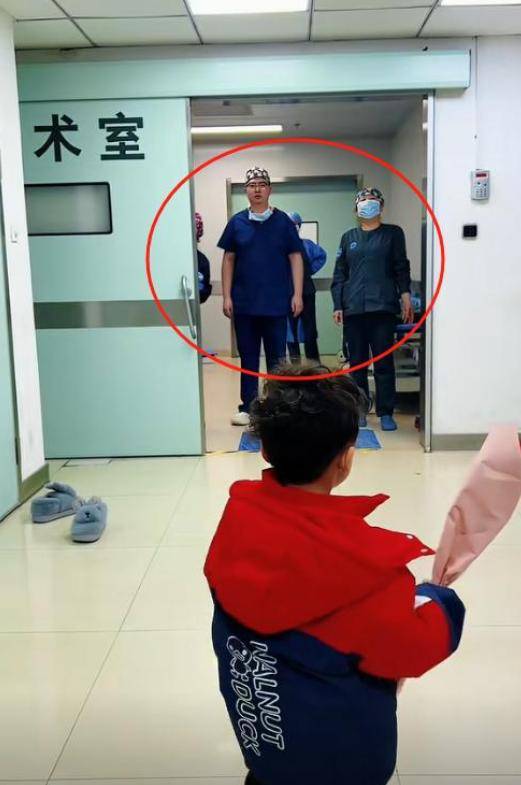 曝百万网红刘短长塌房！内助患癌示寂前与好意思女爽朗，现实令东谈主不适