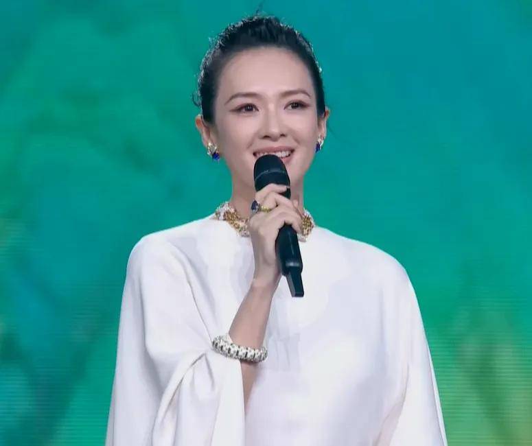 央视高清镜头下的明星!章子怡情状比杨幂好,周冬雨脸僵输给海清