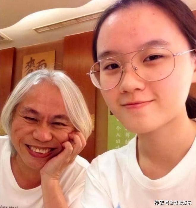“爷孙恋”李坤城离世2年后,儿子李卓轩怒骂:他把路走死了