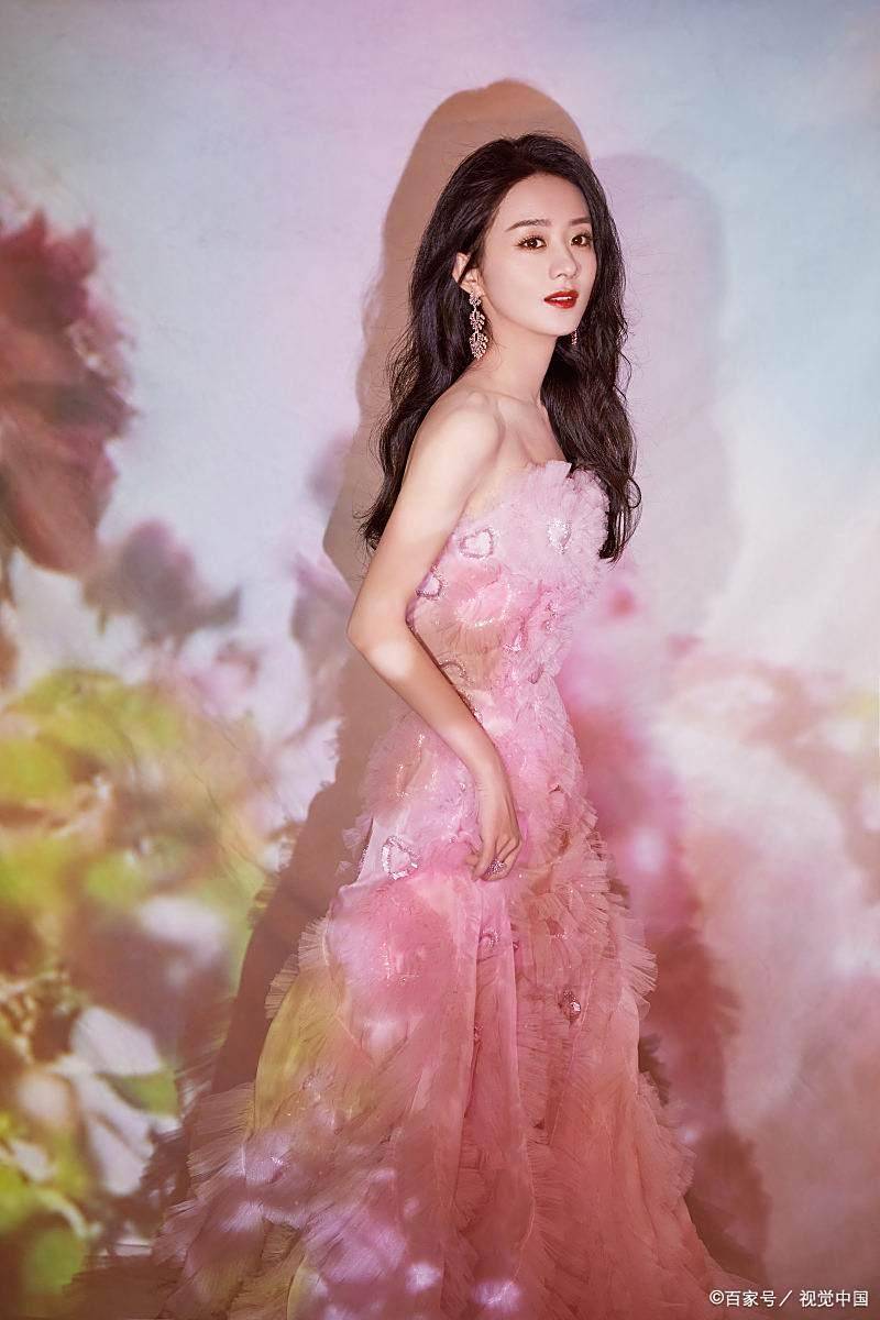 揭秘:国民女演员爆火背后的多元驱能源与复杂真相
