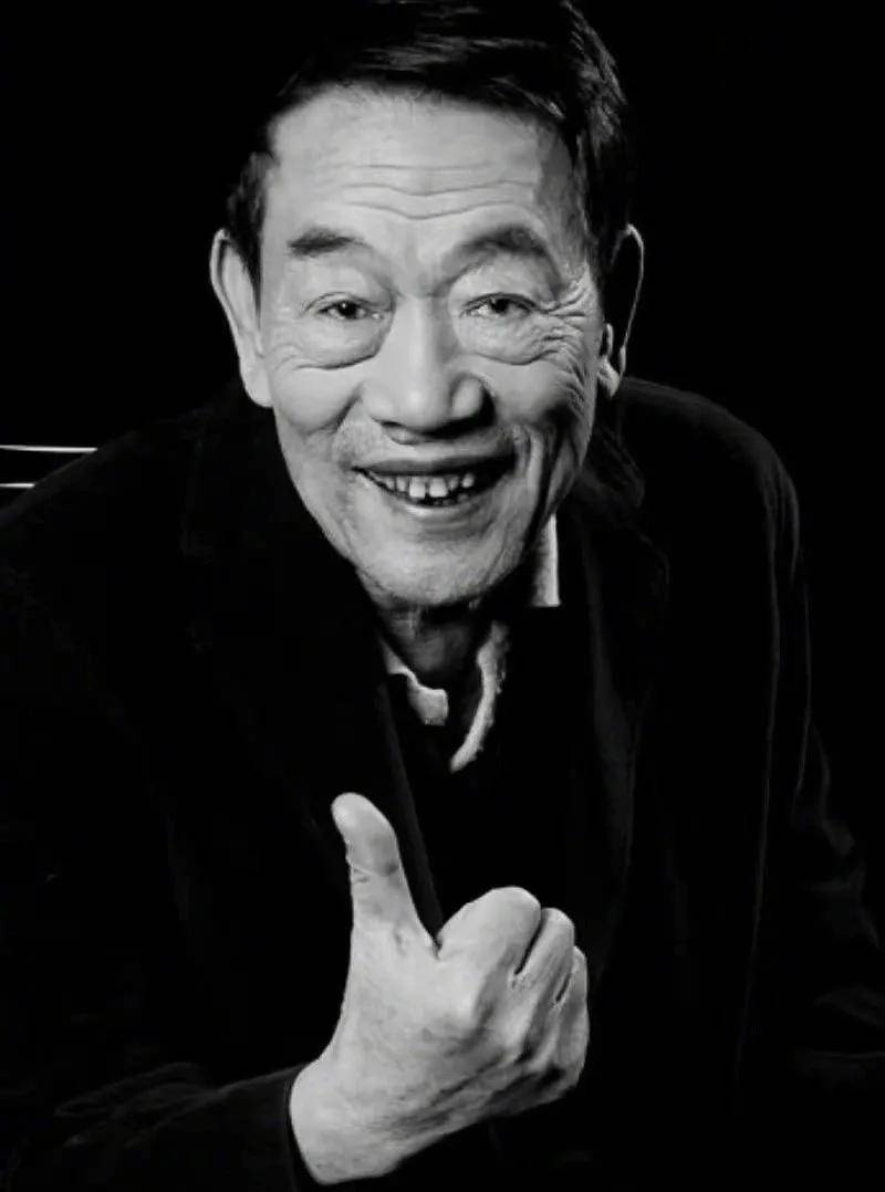 杨少华遗体告别！长子杨威悲痛，摔盆打幡大喊：爸爸一路走好！