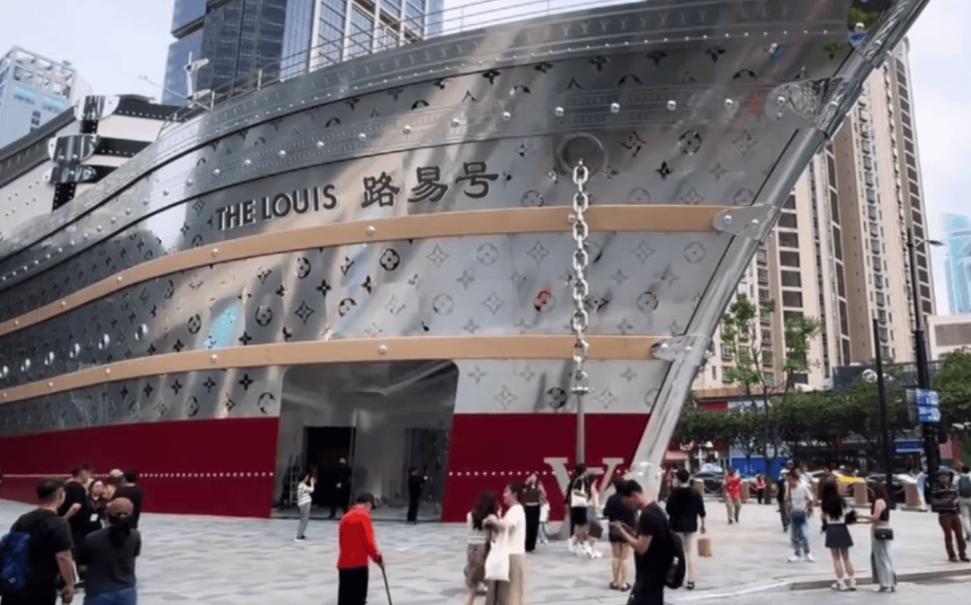 LV新店刷屏,这最丑的单品终于有人嘲了