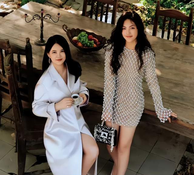 李湘爱女东谈主设垮塌！曾被偶遇疑似到泰国求子，屡次默示思追生二胎