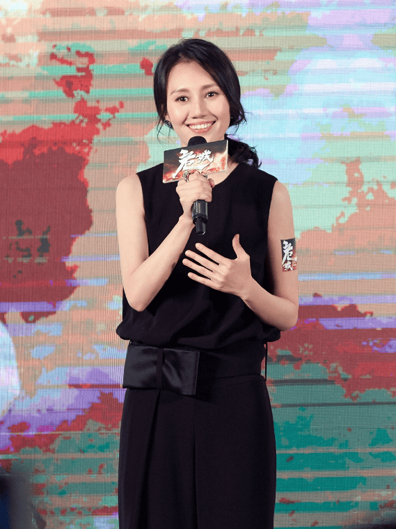 袁泉母女度假，哈哈脸型像爸眼睛随妈很漂亮，夏雨支持女儿当演员