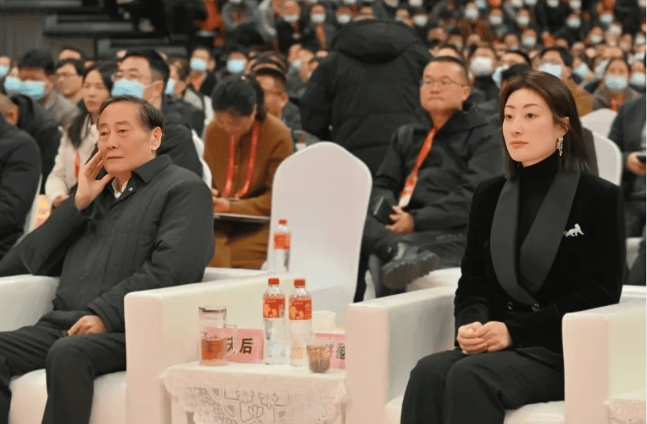 宗馥莉叔叔发声，指责她欺人太甚，称杜建英对娃哈哈贡献很大