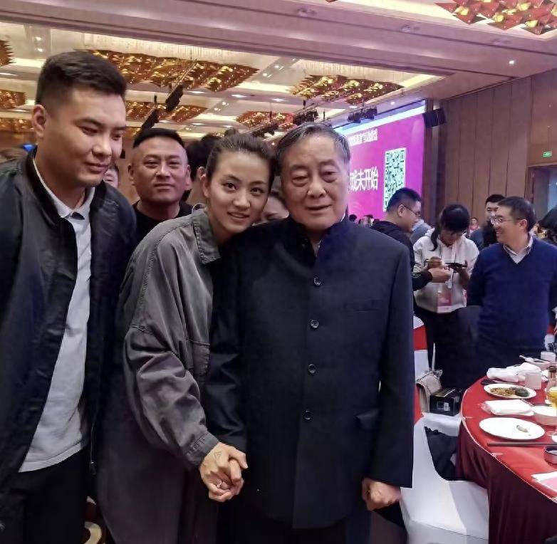 弟弟否认宗庆后有7个孩子,公开宗氏家谱,宗馥莉与宗家人不来往