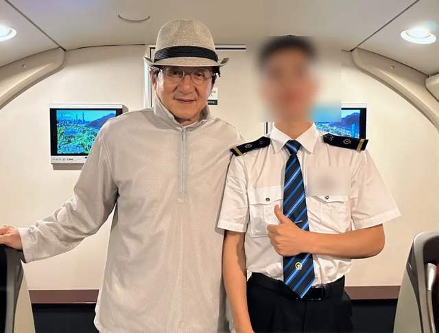 71岁成龙抱孙画面疑曝光!房祖名被传秘婚小11岁女星,送房产追妻