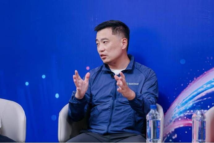 AI的存在并非取代人类，人类终将找到与AI共生之道｜2025WAIC财经下午茶