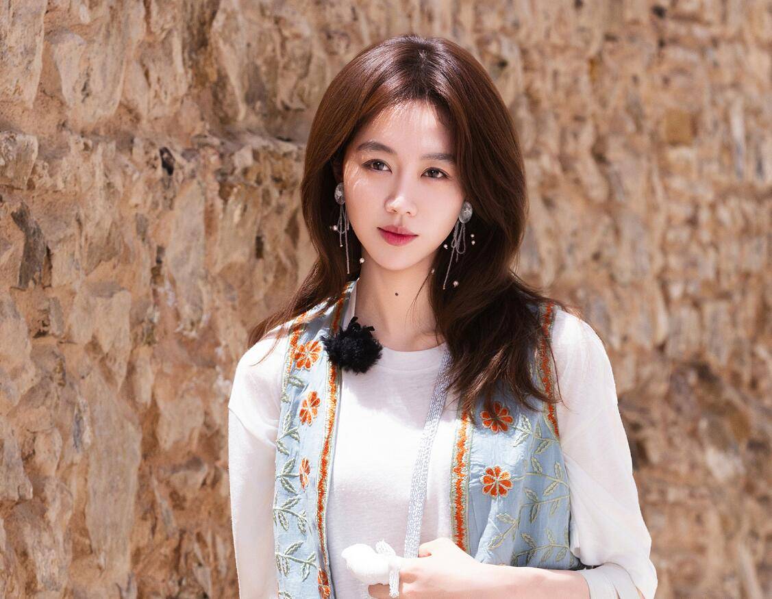 黄晓明被逼到一本正经的瞎说，扯下了《中餐厅》最后一块遮羞布