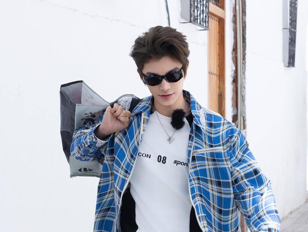 黄晓明被逼到一本正经的瞎说，扯下了《中餐厅》最后一块遮羞布