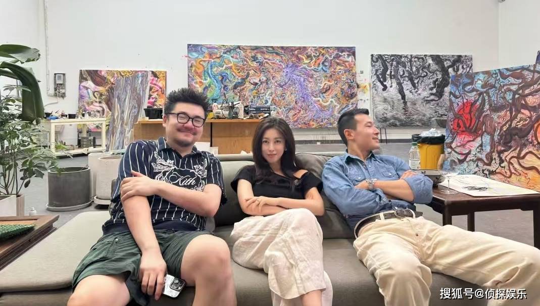 朱珠一家与友人小聚，3岁珠宝锁喉杀爸爸，老父亲被勒出表情包