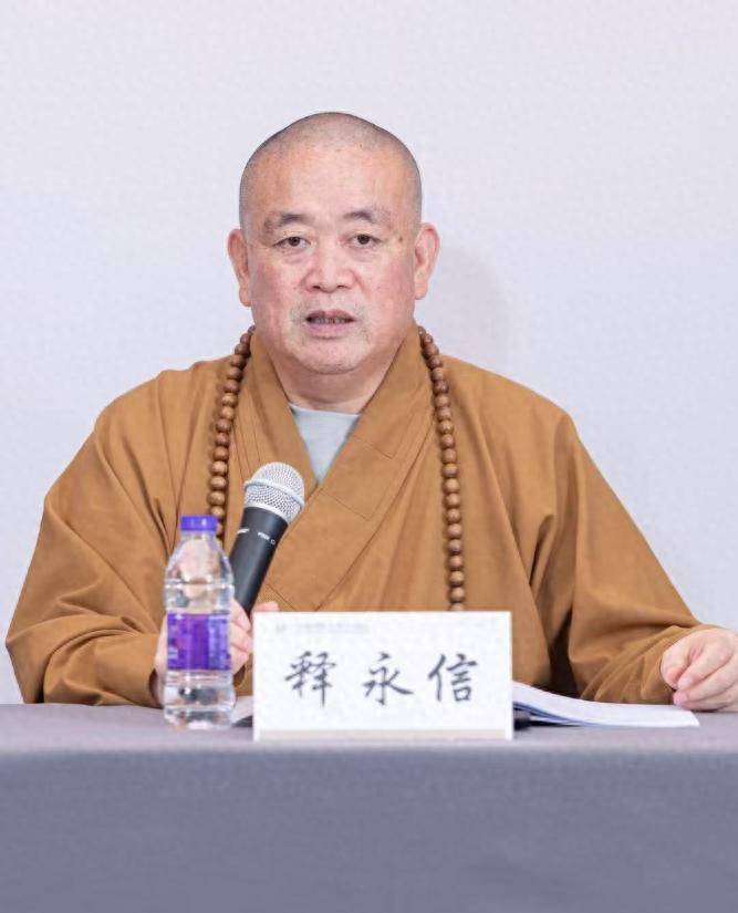 记者曝释永信在郑州有2套房，包养2个大学生，亲吻李湘画面曝光