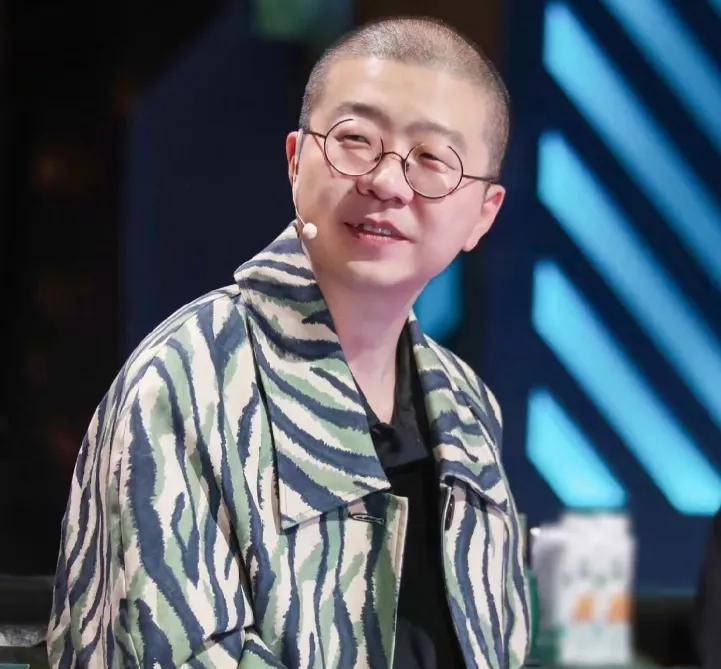 李诞评论区沦陷！网友刷屏要求给柳岩道歉，本人破防关闭评论