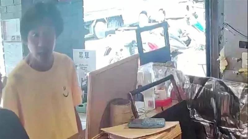 47岁唐治平精神彻底失常！街上游荡跟踪妇人，好友承认他不稳定