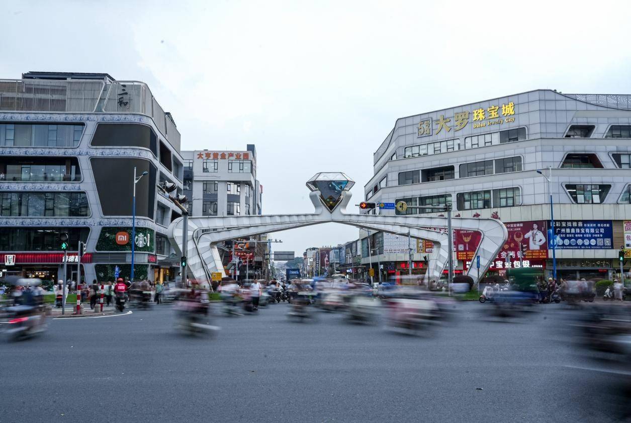 在SHEIN上卖珠宝，小镇企业靠跨境电商年入千万丨最前线
