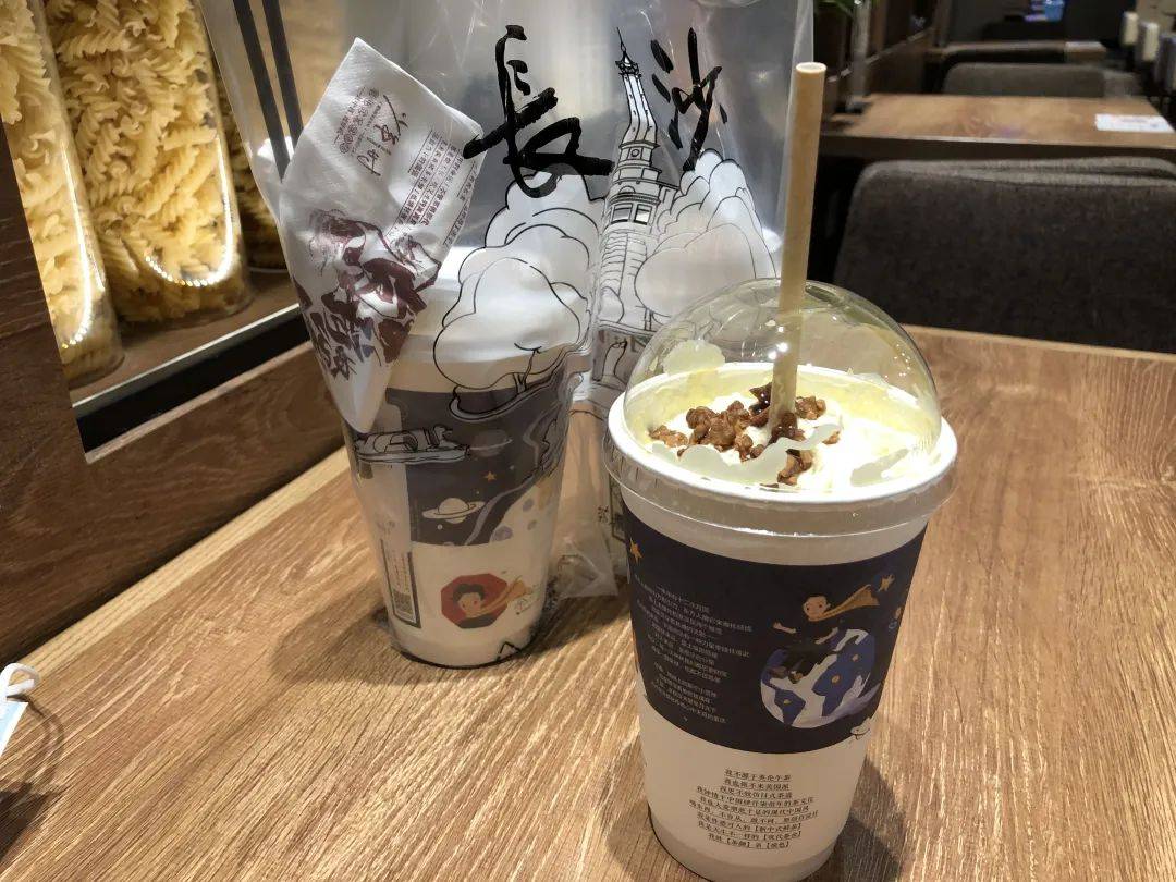 昔日奶茶排队王，年轻人不想陪它演戏了
