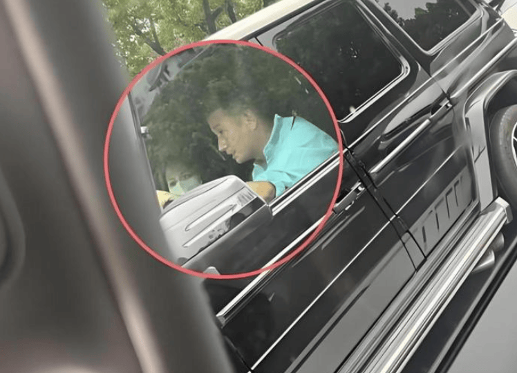 文章新女友身份曝光，外貌酷似李小冉，知情网友称女方去年才离婚
