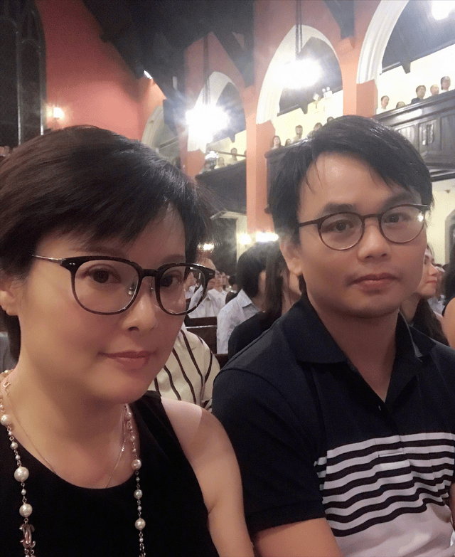 突发！53岁袁立官宣退网！小12岁老公曝原因，晒夫妻合影超恩爱