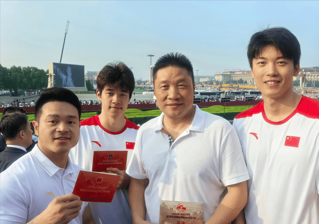 九三阅兵现场！ 姚明太抢镜，潘展乐汪顺同框，郑钦文张雨霏坐一起