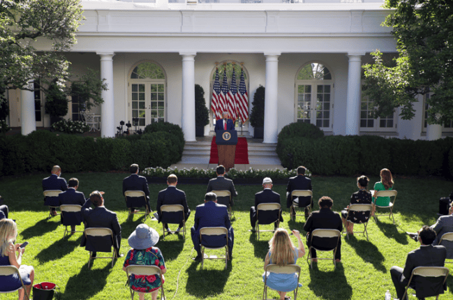 特朗普白宫宴请科技领袖 看点却是新修的园子和缺席的首富