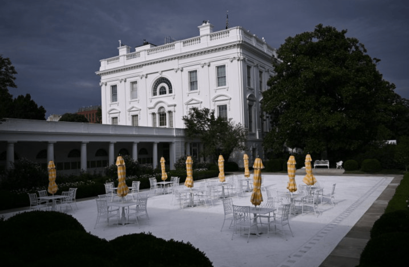特朗普白宫宴请科技领袖 看点却是新修的园子和缺席的首富