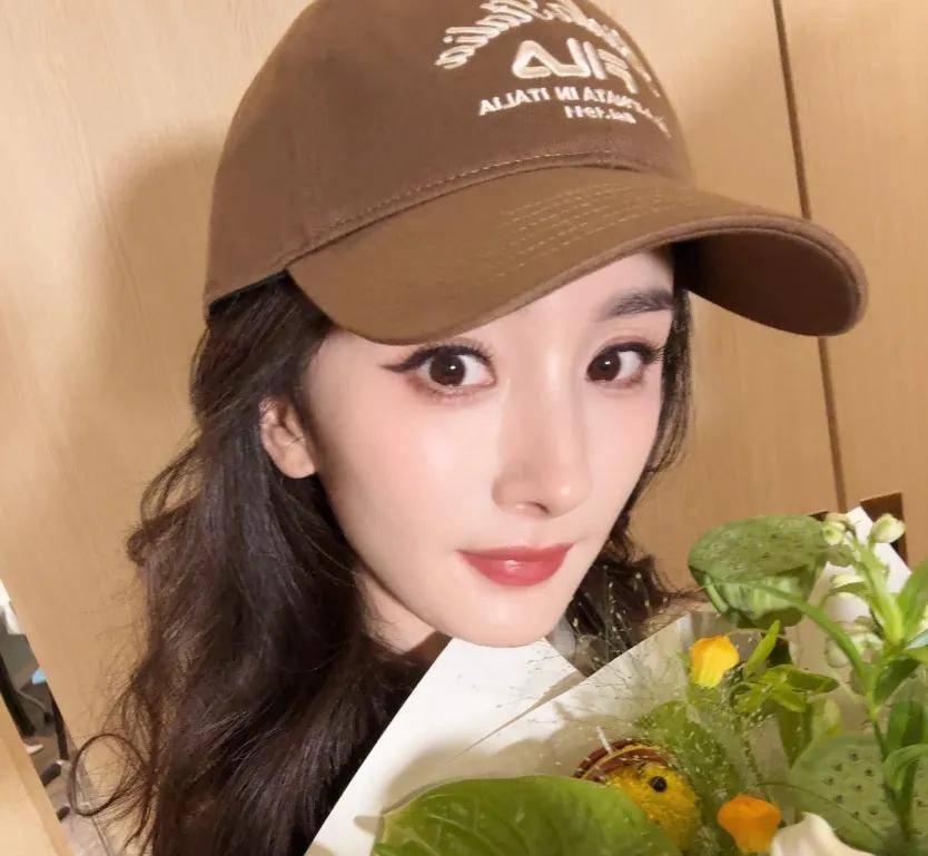 杨幂回复祝福区别对待祝绪丹，不是她拜高踩低，而是回击趋炎附势