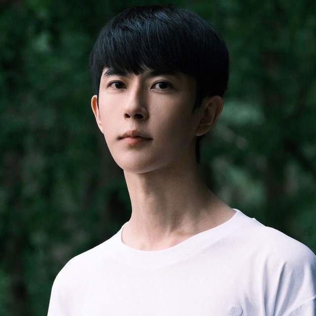 疑助理证明于腌臜跳楼轻生，现场画面曝光，纱窗被撕开，一又友发声