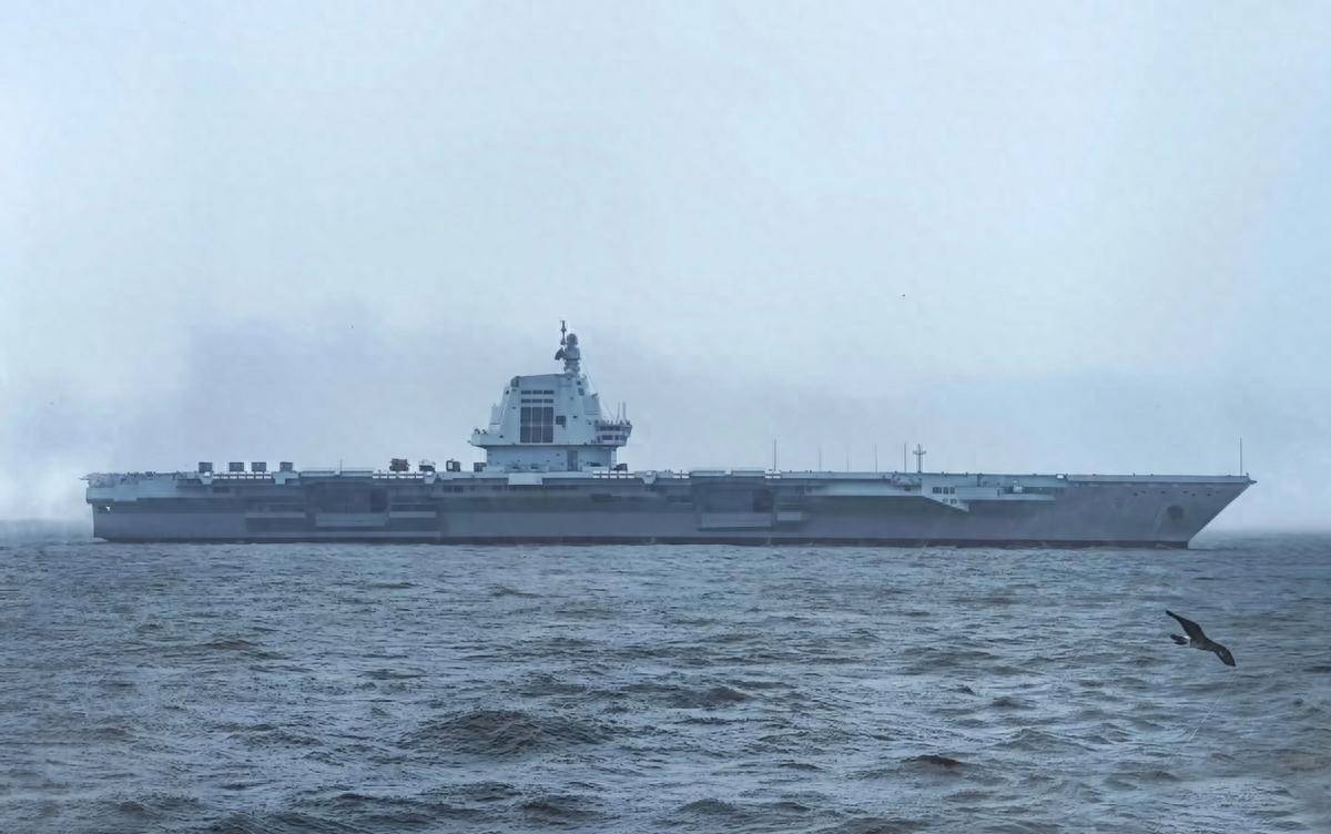 福建舰全程戒备南下,连夜穿过台湾海峡,20万台军毫无反应?