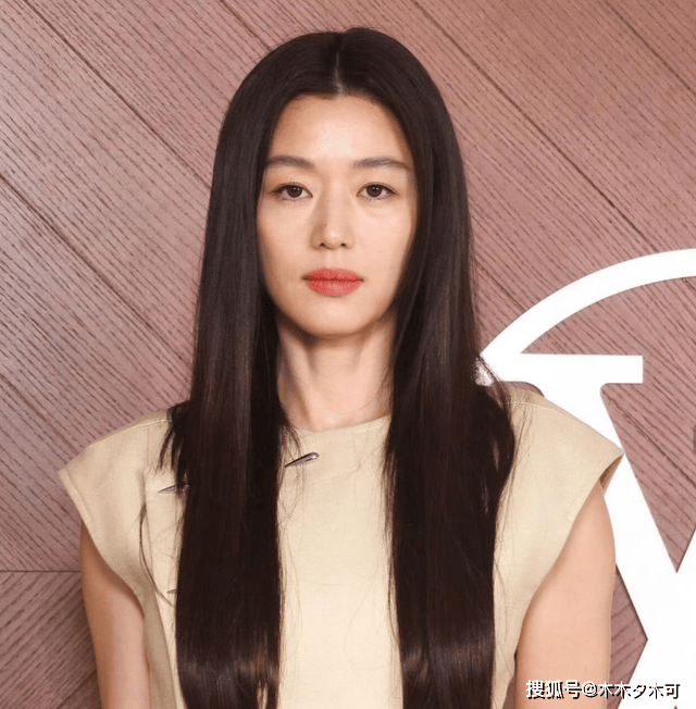 《来自星星的你》男女主全塌房，全智贤遭全面抵制，彻底自毁前程