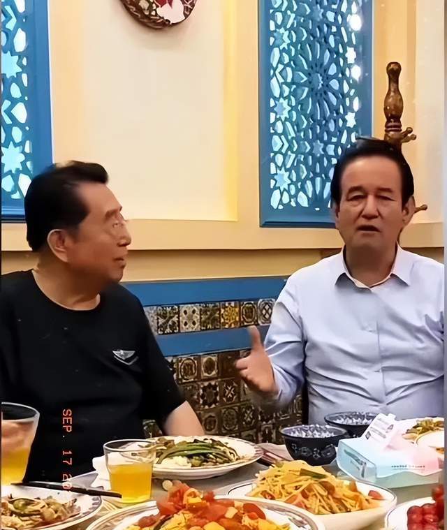 李双江现身新疆,和小27岁妻子同框状态好,儿子李天一近况曝光