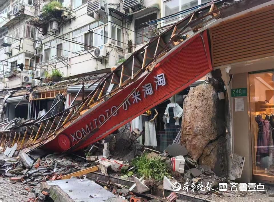 上海一商业街门头连片坍塌，当地已展开救援(图2)