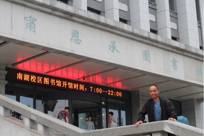 首次携手走出县城，临沂女孩接务工父母参加研究生毕业典礼(图4)