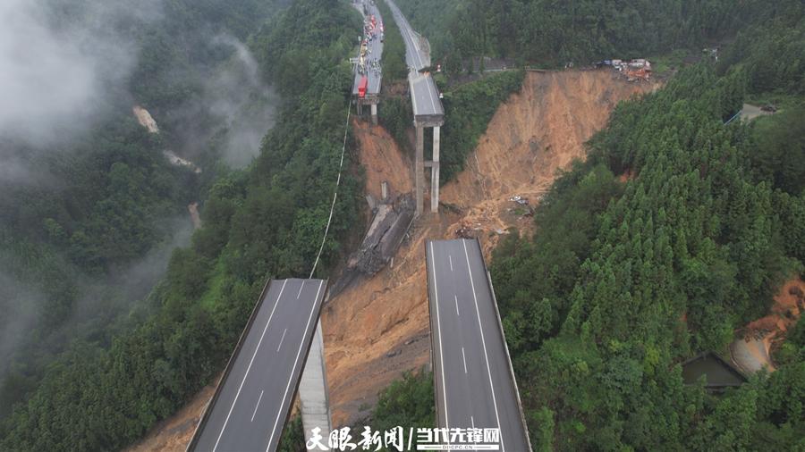 提前预警，及时封路！厦蓉高速桥梁垮塌，万幸无人伤亡(图2)