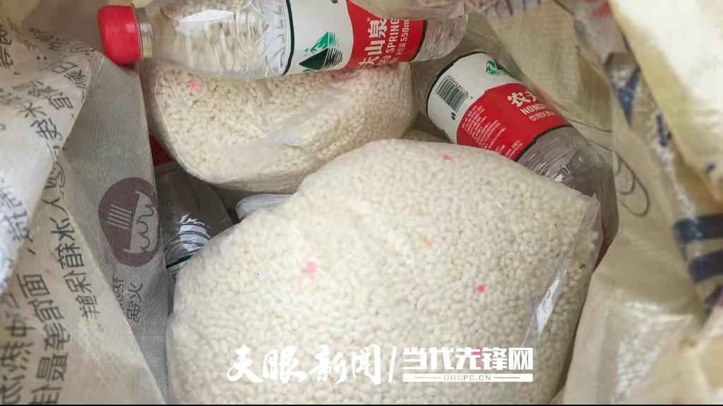 洪水无情人有情！榕江受灾现场的暖心“共享餐桌”(图4)