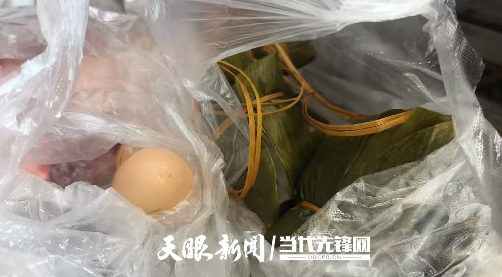 洪水无情人有情！榕江受灾现场的暖心“共享餐桌”(图5)