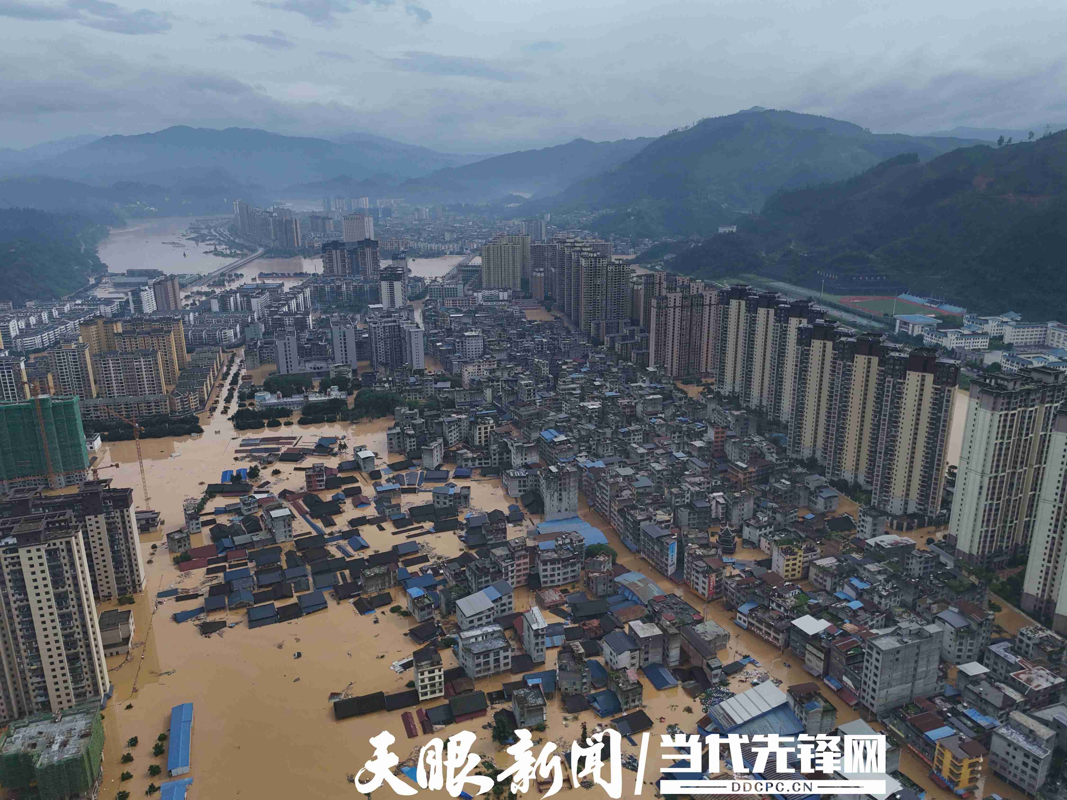 临时安置点里充满“家的温度”(图2)