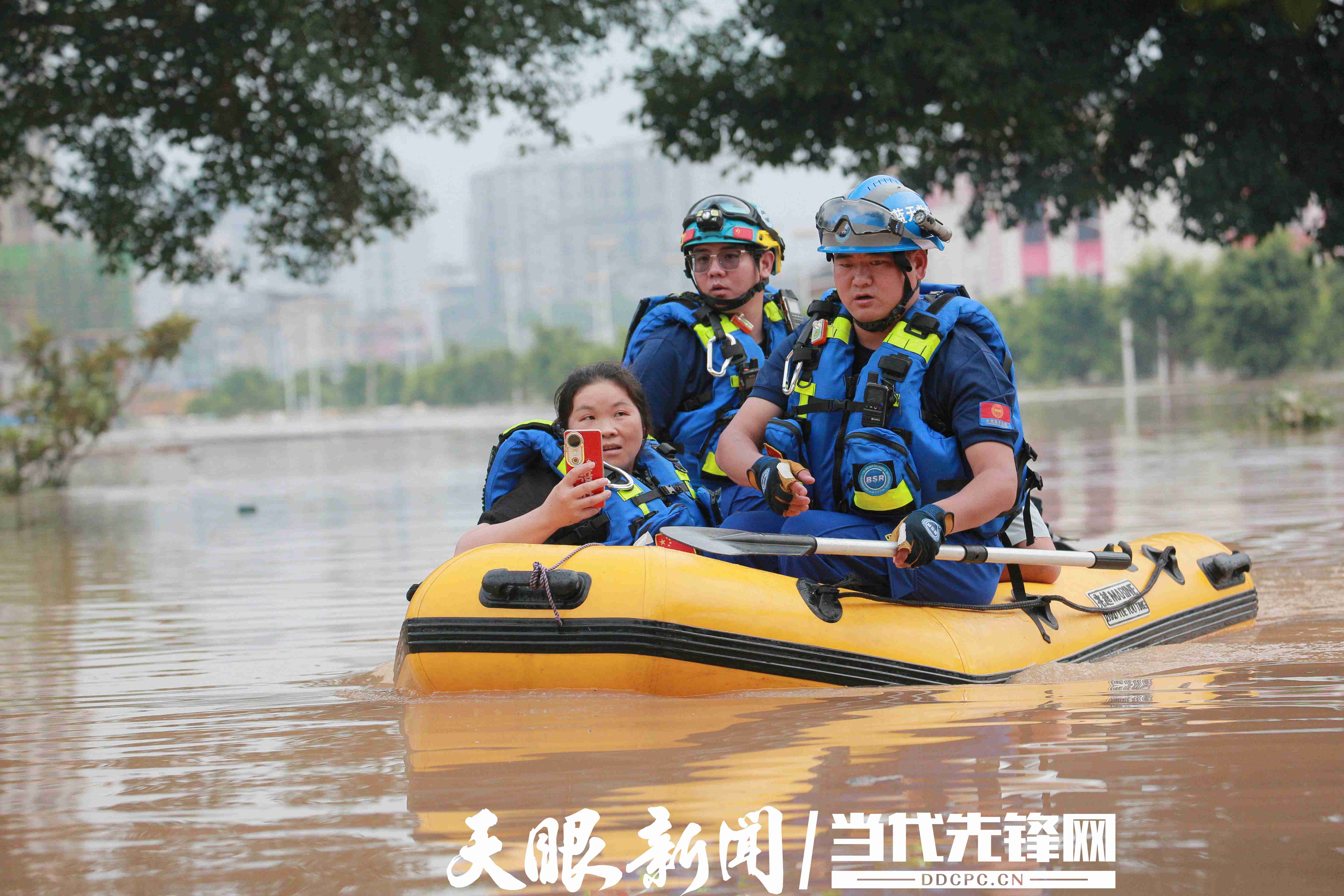 临时安置点里充满“家的温度”(图4)