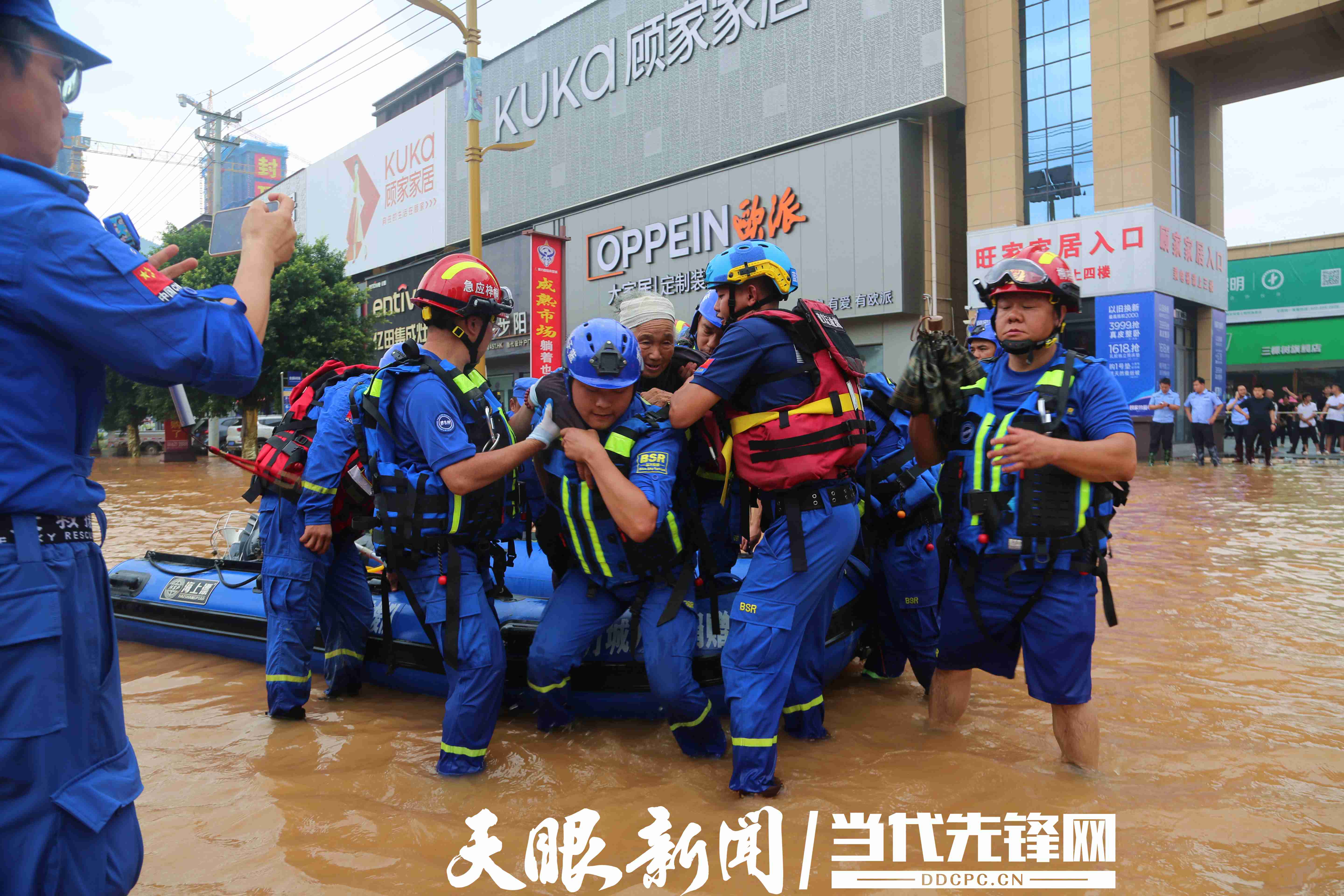 临时安置点里充满“家的温度”(图5)