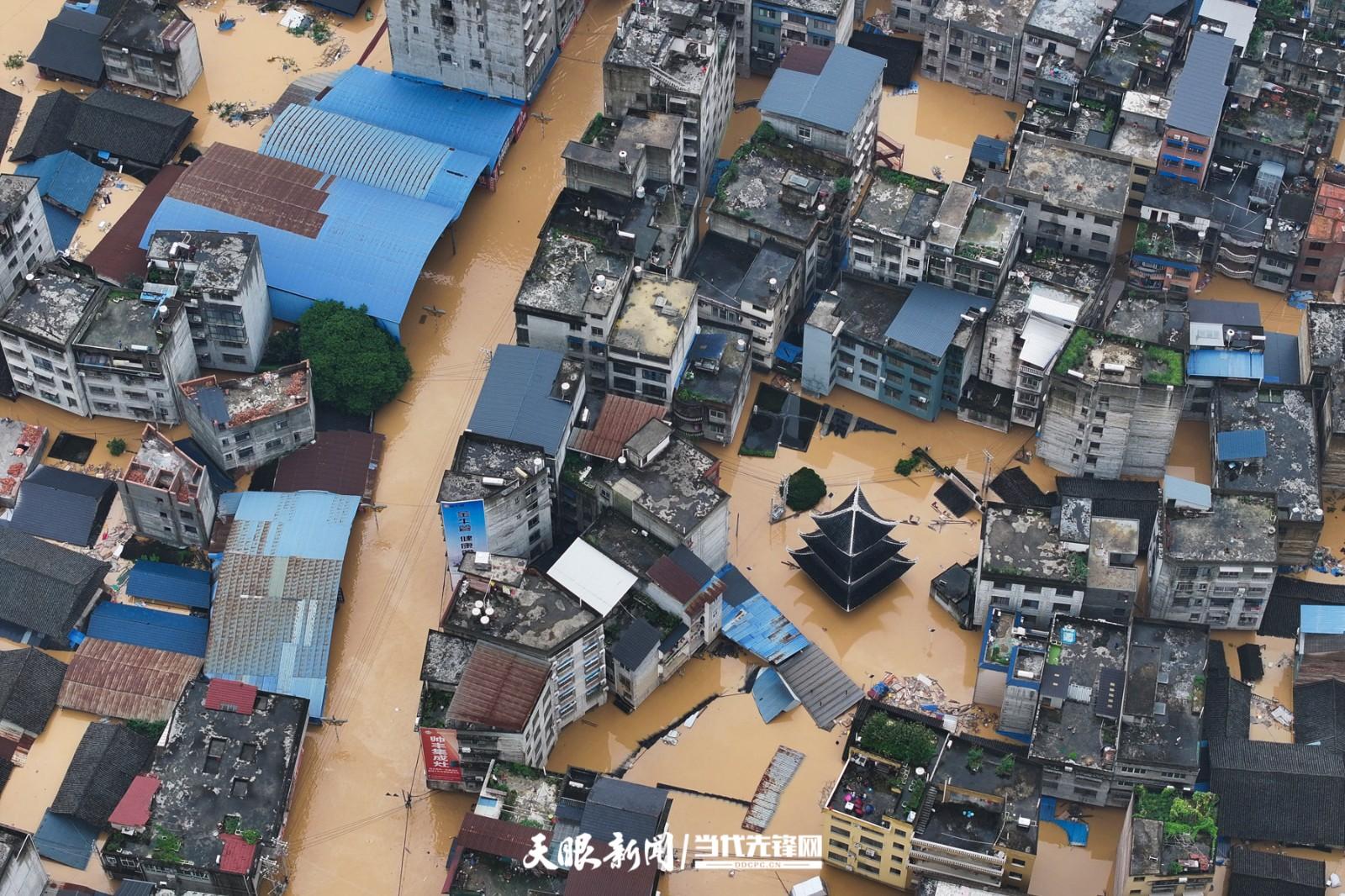洪水袭“村超”，世界球星球迷为灾区祈愿求福(图2)