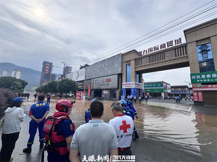 洪水袭“村超”，世界球星球迷为灾区祈愿求福(图4)
