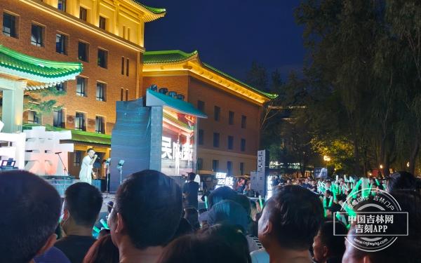 该说不说，新民大街今晚让人意犹未尽！(图11)