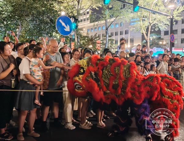 该说不说，新民大街今晚让人意犹未尽！(图14)