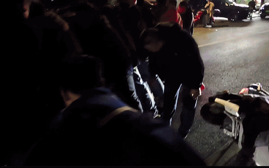 “我们一起来!”秀洲街头,十多名陌生人一拥而上!(图5)