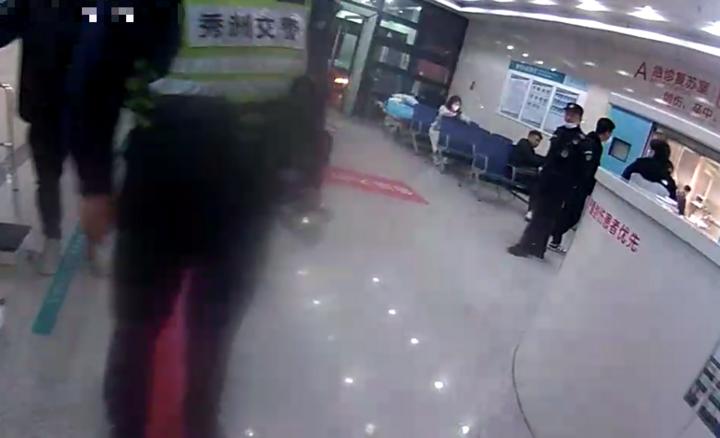 “我们一起来!”秀洲街头,十多名陌生人一拥而上!(图7)