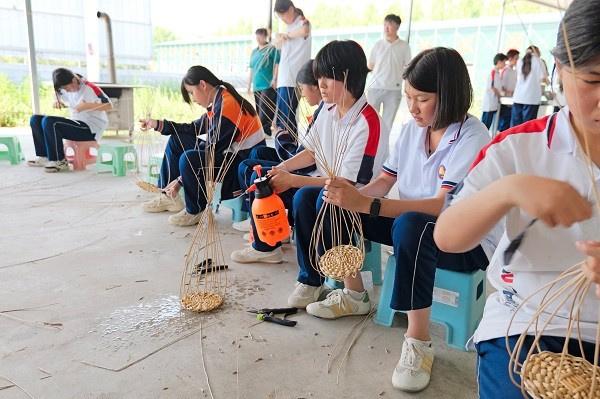 惠民县麻店镇开展“籽籽相拥 同心筑梦”青少年研学活动
